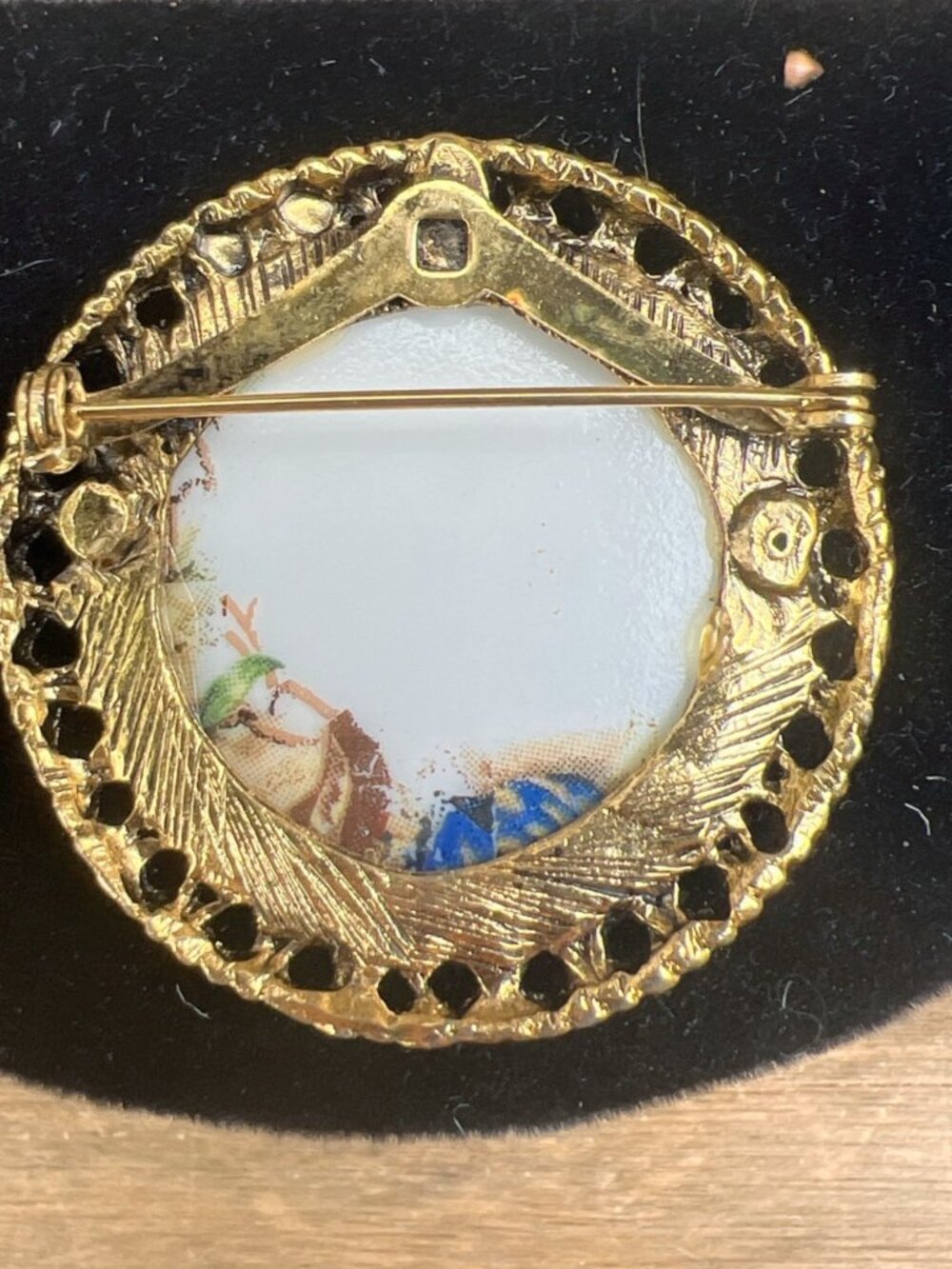 Hand-Painted Asian-Oriental Vintage Brooch With Oriental Scene & Gold-Tone Frame - Picture 3 of 4